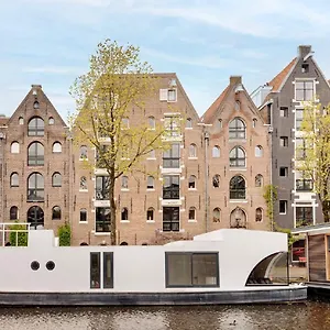 Botel Houseboat The Floating Nest, Amsterdam